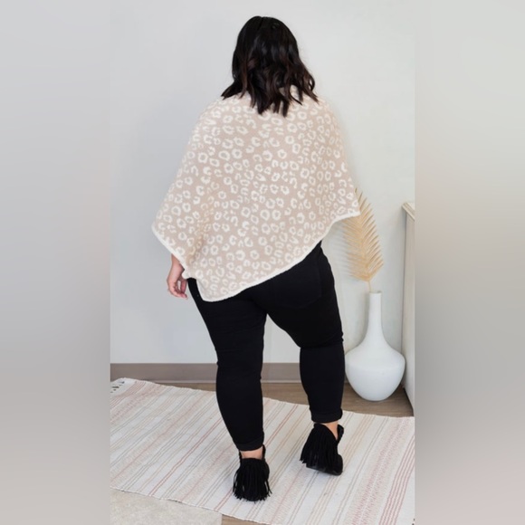 Poncho - Picture 4 of 6